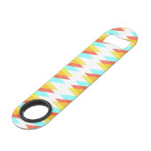 Gele, rode en kadetblauwe driehoeken speed flessenopener (Voorkant Gekanteld)