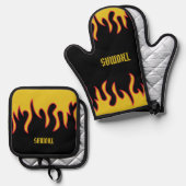 Gele, rode en zwarte lammeren, speciaal gepersonal ovenwant & pannenlap set (Voorkant / Achterkant)