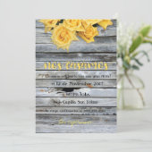 Gele roos over houten achtergrond in het Spaans Kaart (Staand voorkant)