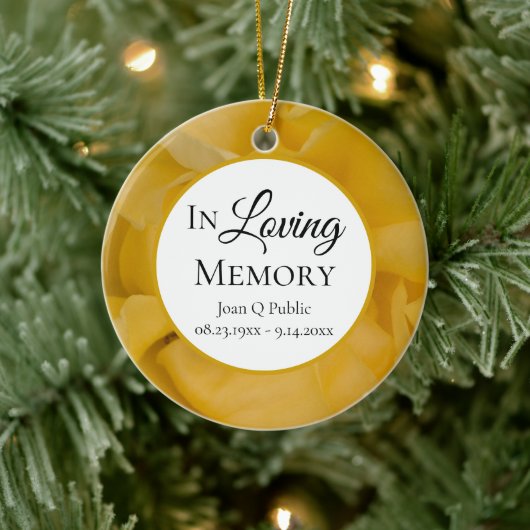 Gele Rose Bloemen Petals Memorial Keepsake Keramisch Ornament (Boom)