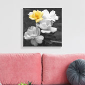 Gele Rose Cluster Gedeeltelijke kleur Canvas Afdruk (Insitu (Woonkamer))