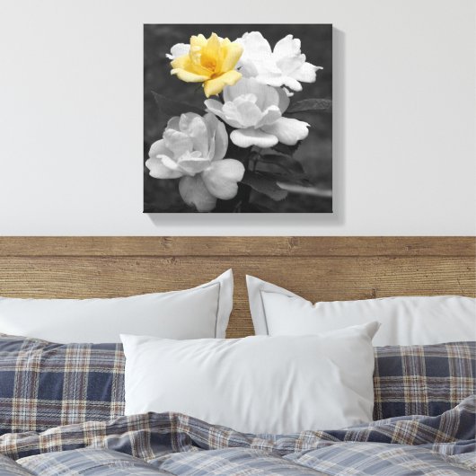 Gele Rose Cluster Gedeeltelijke kleur Canvas Afdruk (Insitu (Slaapkamer))