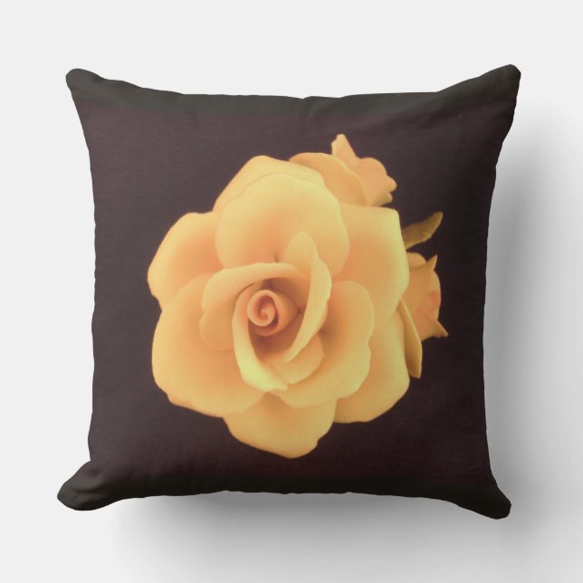 Gele Rose op Black Pillow Buitenkussen (Voorkant)