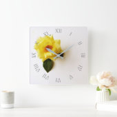 Gele Rose op White Grey Script Roman wc Vierkante Klok (Huis)