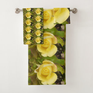Gele rosebuds bad handdoek