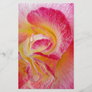 gele roze bladen briefpapier