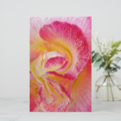 gele roze bladen briefpapier (Staand voorkant)