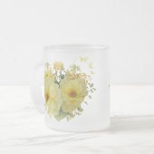 Gele rozen in een hart matglas koffiemok (Voorkant links)