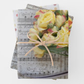 Gele rozen inpakpapier vel (In situ)