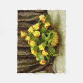 Gele rozen mand schilderij fleece deken (Voorkant)