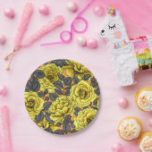 Gele rozen met grijze bladeren op sinaasappel papieren bordje (Feest)