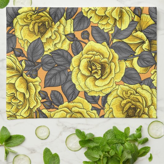Gele rozen met grijze bladeren op sinaasappel theedoek (Gevouwen)