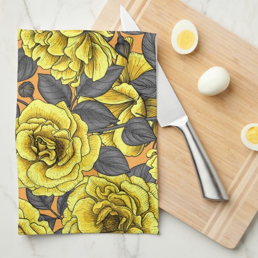 Gele rozen met grijze bladeren op sinaasappel theedoek (Quarter Fold)