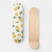 Gele rozen op witte skateboard (Voorkant)