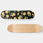 Gele rozen op zwarte skateboard (Horizontaal)