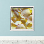 Gele rozenblaadjes canvas afdruk (Insitu (Houten vloer))