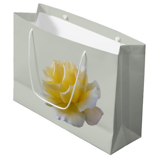 Gele rozenblaadjes groot cadeauzakje (Voorkant Gekanteld)