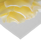Gele rozenbladen lange tafelloper (Hoek)