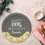 Gele rozenbloem 60e verjaardag papieren bordje<br><div class="desc">Gele rozenbloem 60e verjaardag Borden. Mooie gele rozen. De achtergrond is grijs karton. De tekst is in witte en gele kleuren en is gemakkelijk aan te passen - personaliseer het met jouw naam en leeftijd. Ideaal voor een zestigste verjaardagsfeestje van een vrouw.</div>