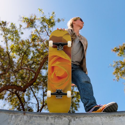 Gele rozengeel, gele oranje bloem persoonlijk skateboard (Buiten 1)