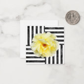 Gele rozenzwart en witte strepen notitiekaartje (Voorkant / Achterkant in situ)