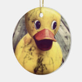 Gele Rubber Ducky bedekt met vuil! Keramisch Ornament (Links)