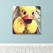 Gele Rubber Ducky heeft een Bath nodig! Canvas Afdruk (Insitu (Houten vloer))