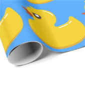 gele rubbereend in blauw cadeaupapier (Rol Hoek)