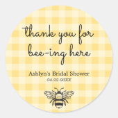 Gele ruitjesbij bruidsdouche sticker (Voorkant)