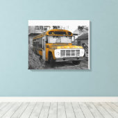 Gele schoolbus canvas afdruk (Insitu (Houten vloer))