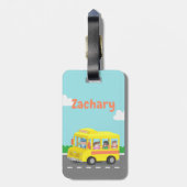 Gele schoolbus en gelukkige kinderen bagagelabel (Achterkant verticaal)
