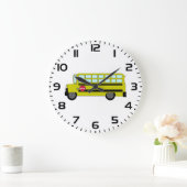 Gele schoolbus met stopbord grote klok (Huis)