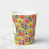 Gele schoolbus stoppen verkeerslicht papieren bekers (Links)