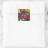 Gele schutting met bloementuin in vierkante sticker (Tas)