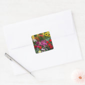 Gele schutting met bloementuin in vierkante sticker (Envelop)