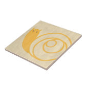 Gele slak op de achtergrond van Cream Tegeltje (Zijkant)