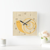 Gele slak op de achtergrond van Cream Vierkante Klok (Huis)