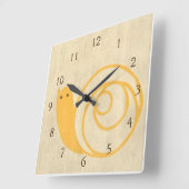 Gele slak op de achtergrond van Cream Vierkante Klok (Hoek)