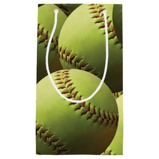 Gele sofballetjes overal klein cadeauzakje (Voorkant)