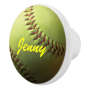 Gele Softball met rood getikt Keramische Knop