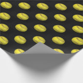 gele softball op zwart cadeaupapier (Hoek)