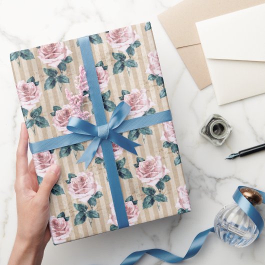 Gele strepen en roze Rozen Cadeaupapier (Geschenken)