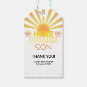 Gele strepen hier komt het Son Baby shower Cadeaulabel (Voorkant)