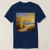 Gele Surfplank in het zand op het strand Tshirt (Design voorkant)
