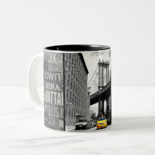 Gele Taxi Cab door Manhattan Bridge New York City Tweekleurige Koffiemok
