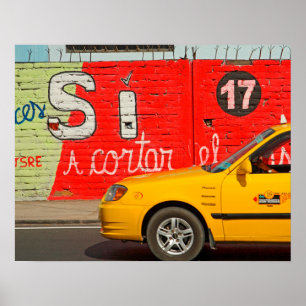 Gele taxi en graffiti, Ecuador Poster