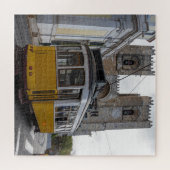 Gele tram op de kathedraal van Lissabon in Portuga Legpuzzel (Horizontaal)