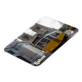 Gele tram op de kathedraal van Lissabon in Portuga Magneet (Linkerzijde)