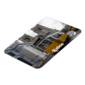 Gele tram op de kathedraal van Lissabon in Portuga Magneet (Linkerzijde)