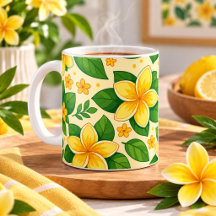 Gele tropische bloemen met weelderige groene blade